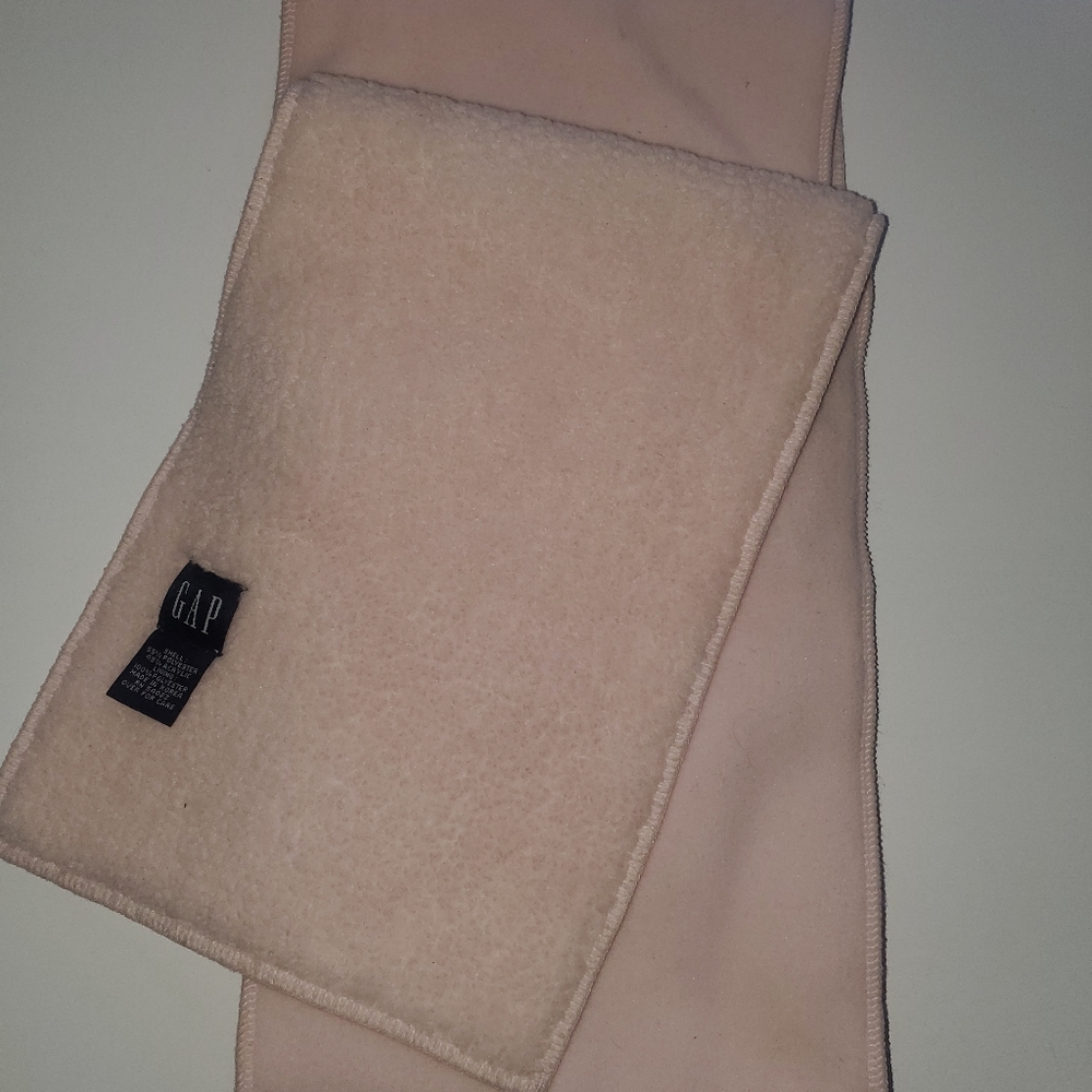 GAP SCARF AND HATS - Picture 6 of 7